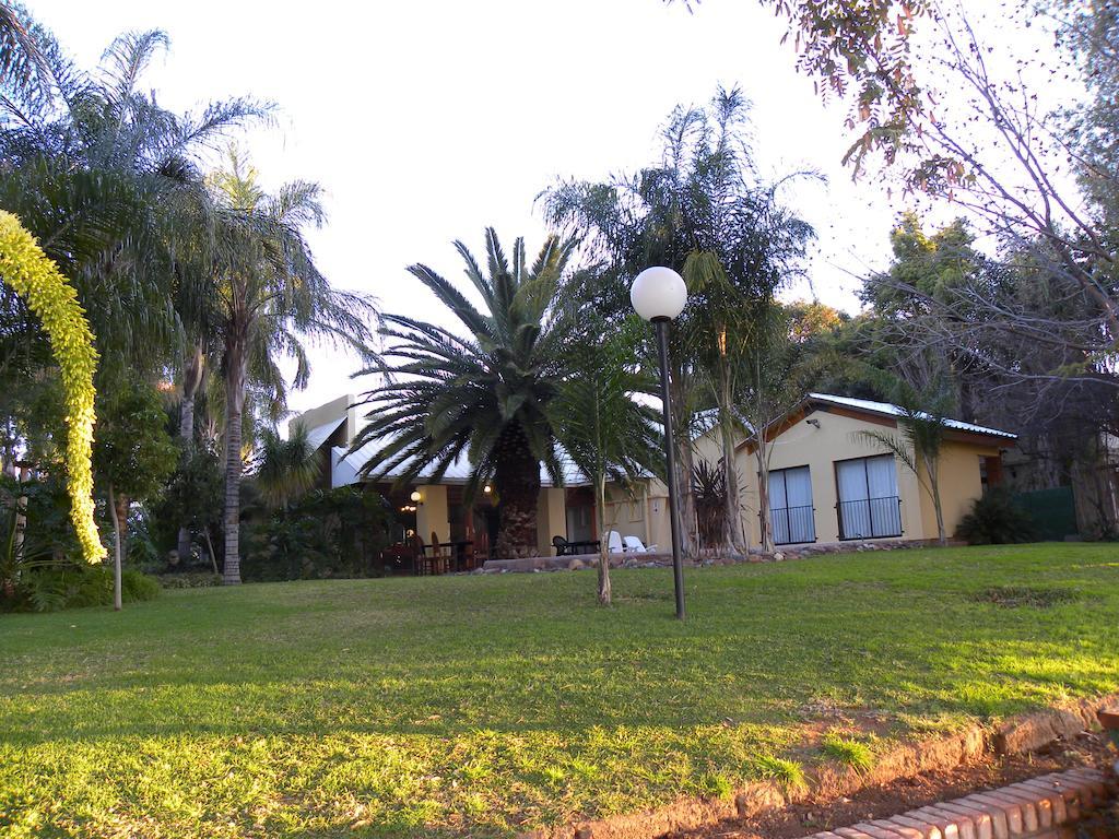 Riverbank Lodge อัพพิงตัน ภายนอก รูปภาพ